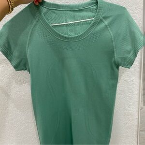 Lululemon Athletica Green Fitted Short Sleeve Tee